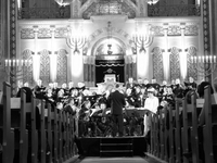 Der Ernst-Senff-Chor, das Ensemble Resonanz und Kantorin Mimi Sheffer bei der Eröffnung der Jüdischen Kulturtage 2008 in der Synagoge Rykestraße © JKT
