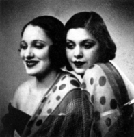 Peggy Stone (l.) und Bella Smoljanski 1934 in Norwegen