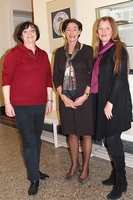 Mirjam Rothholz (r.) mit der Direktorin Barbara Witting und der Vorsitzenden des Fördervereins, Brigitta Hayn (l.). Hauke Cornelius
