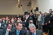 Grosser Saal des Centrum Judaicum mit Gemeindemitgliedern, Delegationsmitgliedern des Staatspräsidenten Shimon Peres und Mitgliedern der Israelischen Botschaft in Deutschland